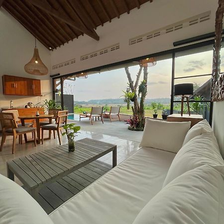 Boutique Villa Jogja Senang ยอกยาการ์ตา ภายนอก รูปภาพ