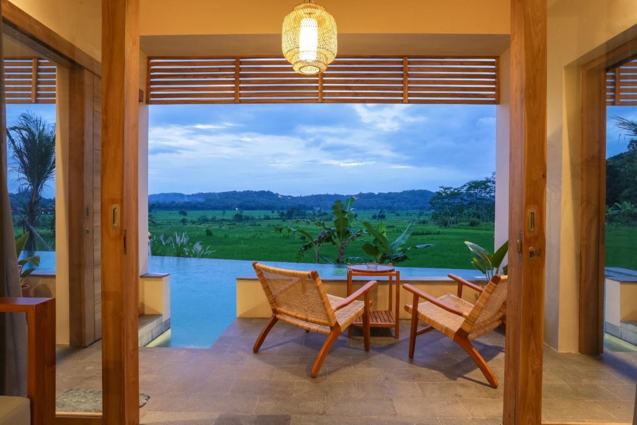 Boutique Villa Jogja Senang ยอกยาการ์ตา ภายนอก รูปภาพ