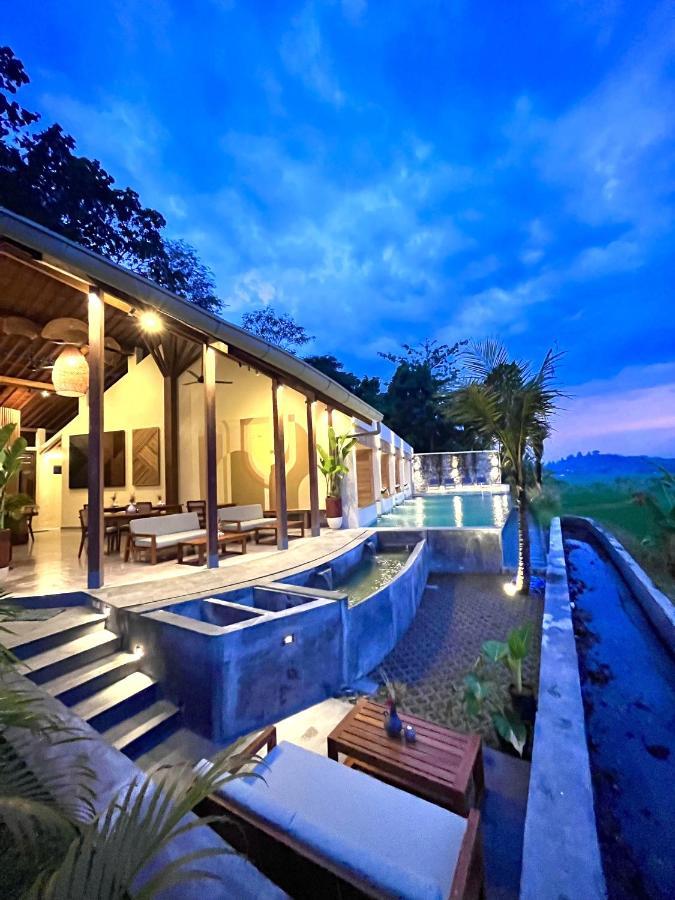 Boutique Villa Jogja Senang ยอกยาการ์ตา ภายนอก รูปภาพ