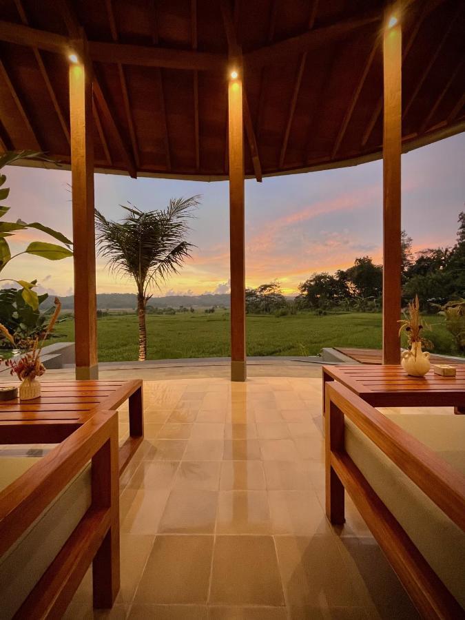 Boutique Villa Jogja Senang ยอกยาการ์ตา ภายนอก รูปภาพ