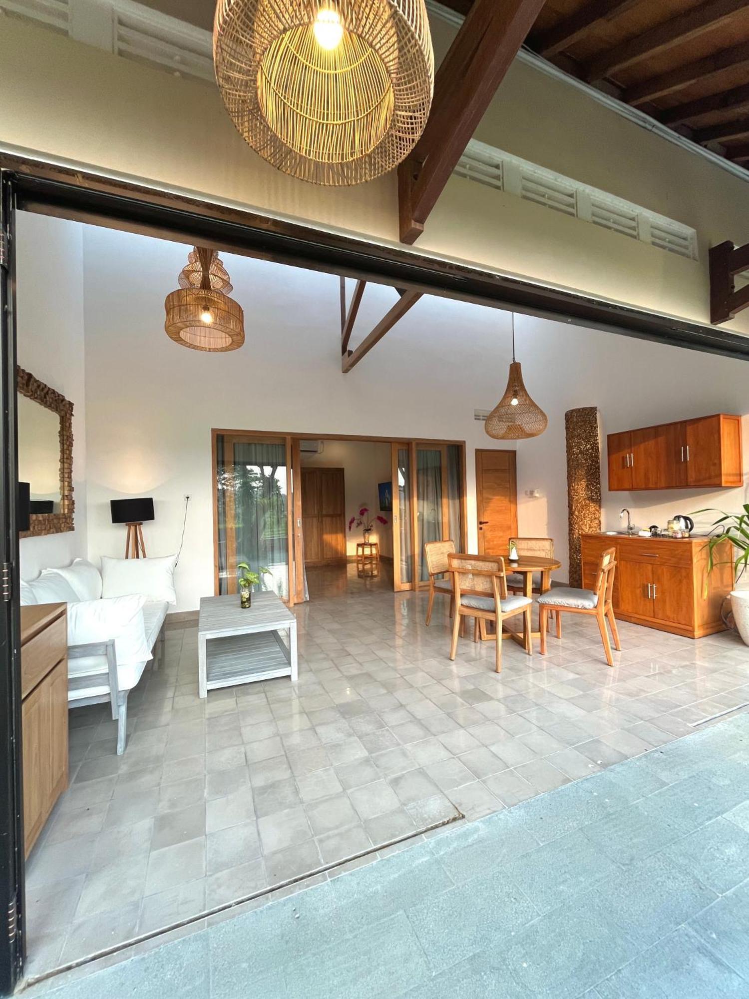 Boutique Villa Jogja Senang ยอกยาการ์ตา ภายนอก รูปภาพ